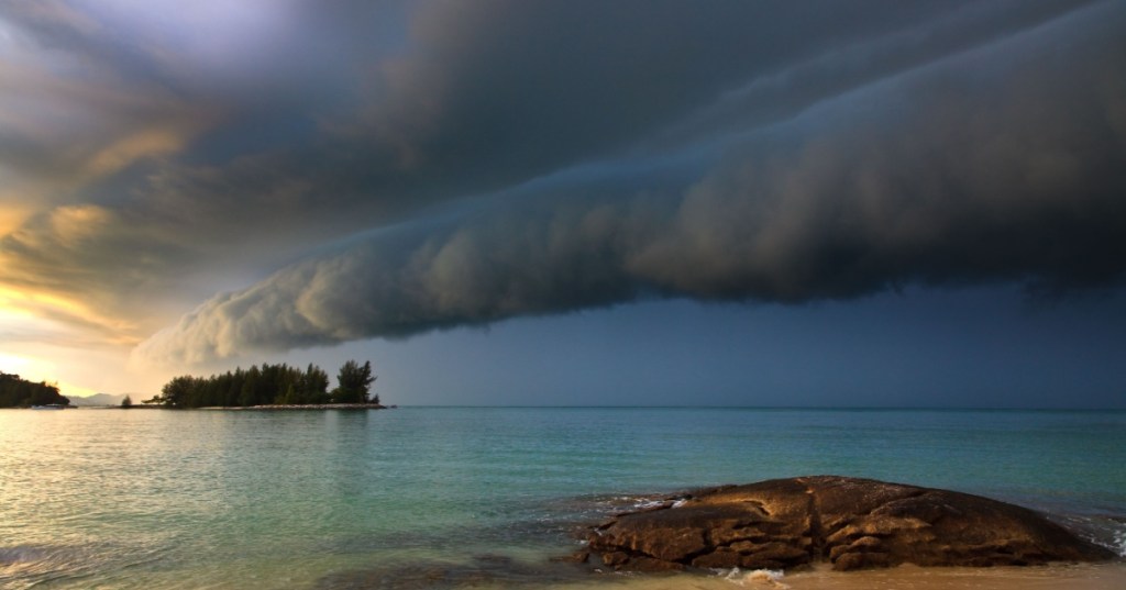 Rare roll cloud over the ocean