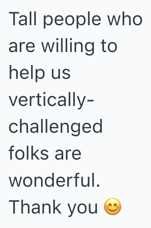 Screenshot 2025 08 05 at 5.52.16 PM An Elderly Woman Couldn’t Reach The Croissants, So A Tall Stranger Became Her Unexpected Grocery Store Hero