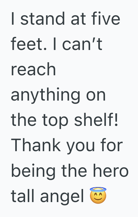 Screenshot 2025 08 05 at 5.53.02 PM An Elderly Woman Couldn’t Reach The Croissants, So A Tall Stranger Became Her Unexpected Grocery Store Hero