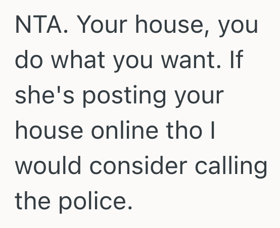 Screenshot 2025 08 10 at 3.42.01 PM Homeowner Doesnt Live In An HOA, So She Plans To Ignore Her Neighbors Request To Take Down Her Yard Flamingos
