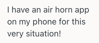 Screenshot 2025 08 30 at 4.59.08 PM A Gym Goer Constantly Makes Loud Phone Calls During Workouts, So A Tenant Asked Her Politely To Be Quieter