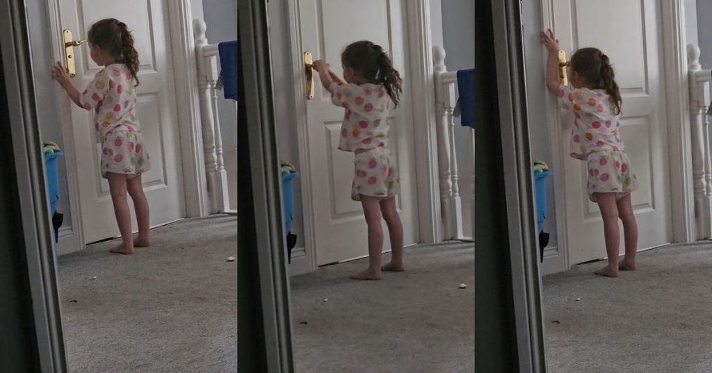 Ciara McGrath's twin girls fighting