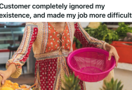 Customer Ignored The Cashier And Blocked The Entire Checkout Aisle, So Her Rudeness Turned Into An Unforgettable Masterclass In How Not To Behave In The Supermarket