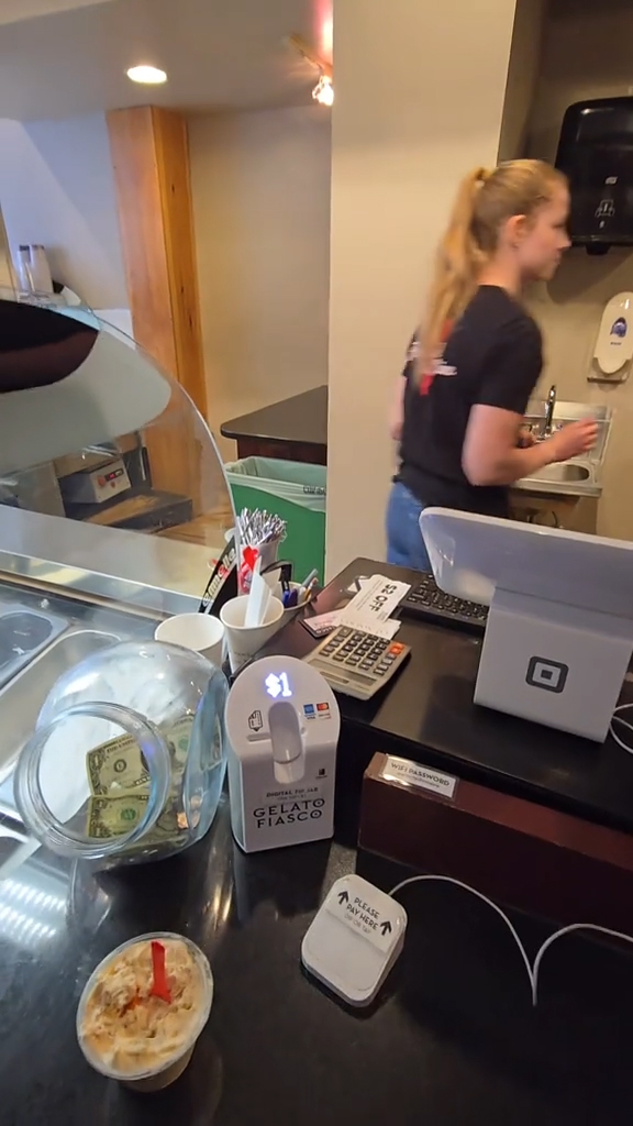 Using a digital tip jar