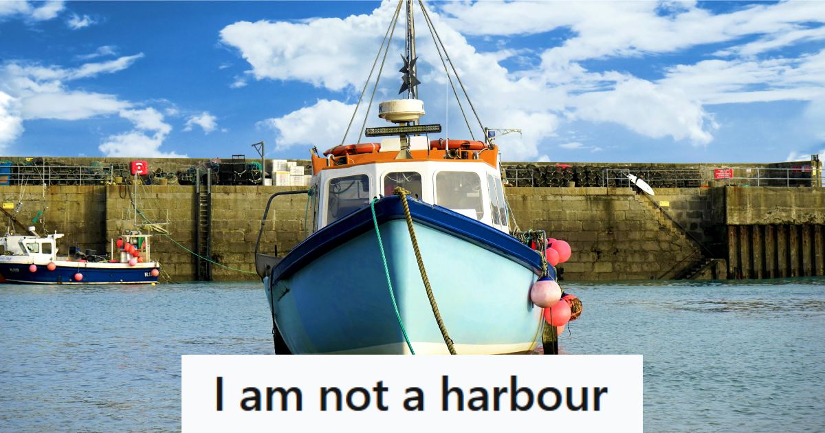 Blue boat making it's way toward the harbor to park after a long trip