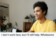 Confused Old Man Needed Help With A Kiosk, So Young Man Helped Him And Earned Some Brownie Points