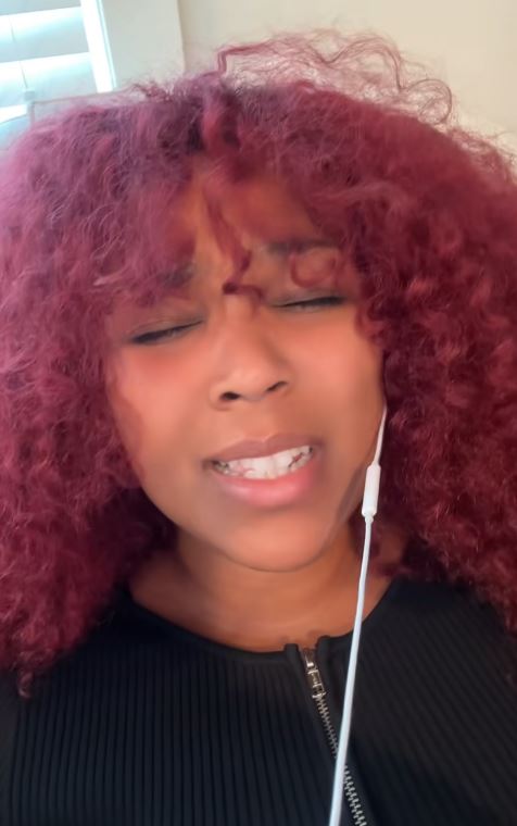 Lizzo singing with auto-tune