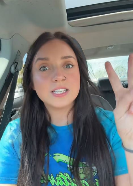 Waitress talking about her job