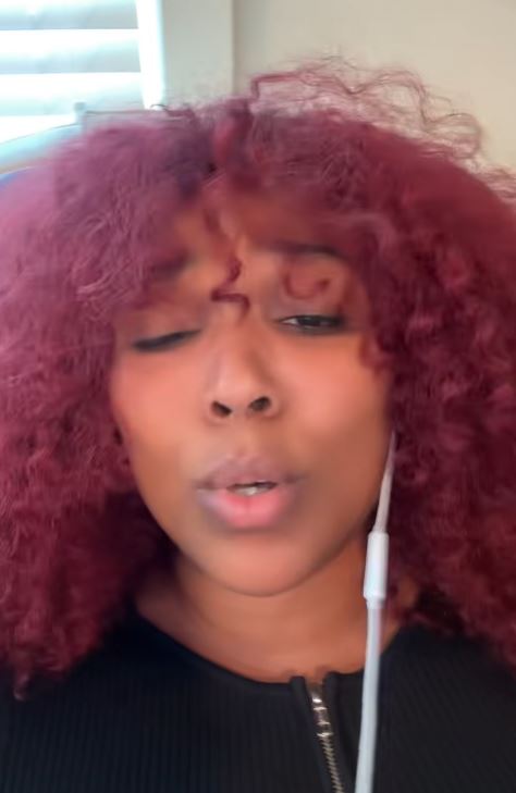 Singer Lizzo using Auto-Tune