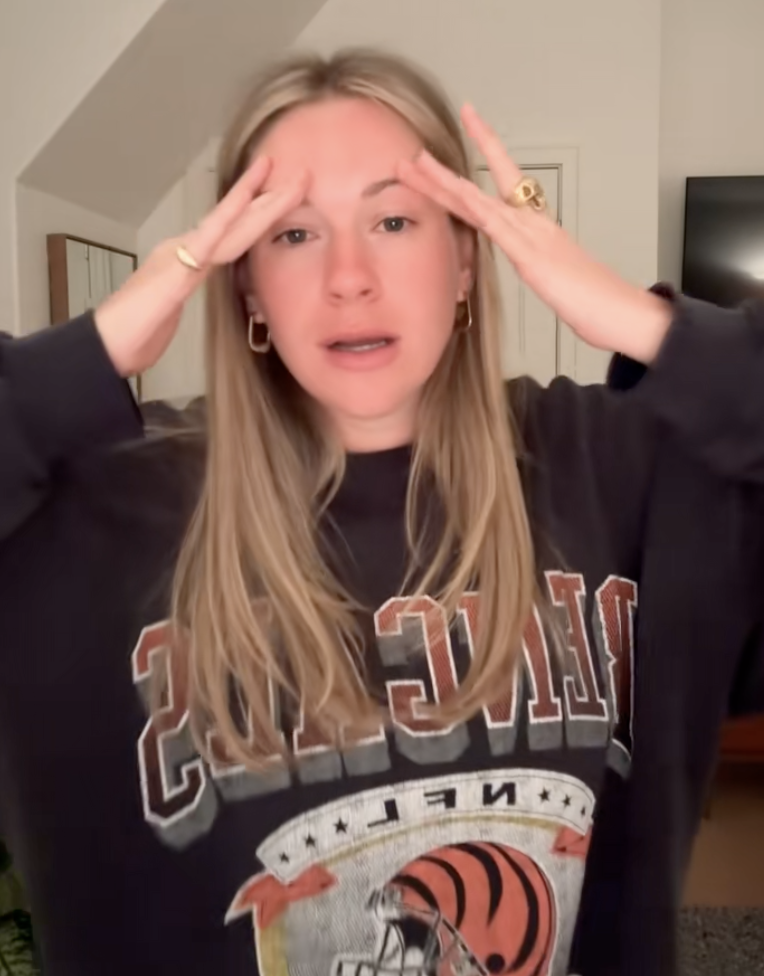 woman talking to tiktok viewers