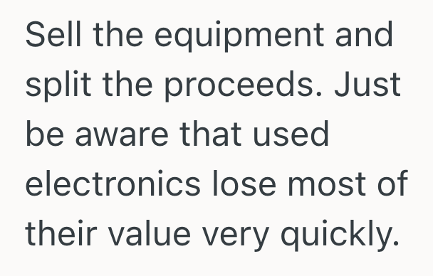 Screenshot 2025 09 24 at 10.03.09 AM Boyfriend And Girlfriend Start A YouTube Channel As A Hobby, But When They Break Up, Neither Of Them Wants The Video Equipment