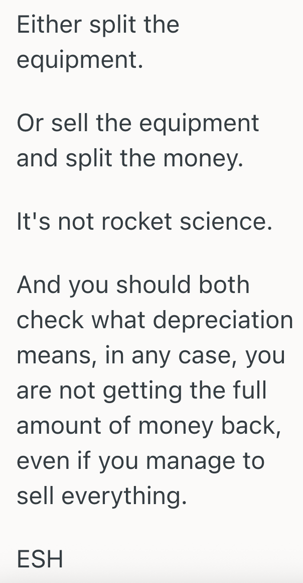 Screenshot 2025 09 24 at 10.03.38 AM Boyfriend And Girlfriend Start A YouTube Channel As A Hobby, But When They Break Up, Neither Of Them Wants The Video Equipment