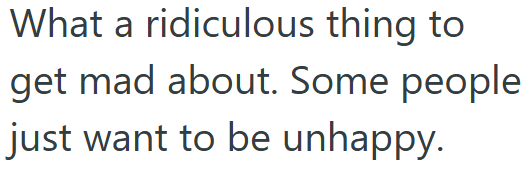 Screenshot 2 4c6fb6 A Customer Was Going Through Deep Snow To Enter A Store, But A Retail Worker Informed Them That They Moved The Main Entrance
