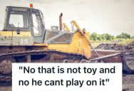 Supermarket Worker Notices A Child Playing On A Bulldozer By The Store, But The Child’s Mom Refuses To Make Him Come Down