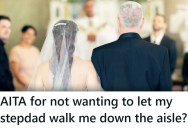 She Wanted Her Dad To Walk Her Down the Aisle, But Her Mom Says It’s Either Her New Husband Or They’re Not Coming To The Wedding