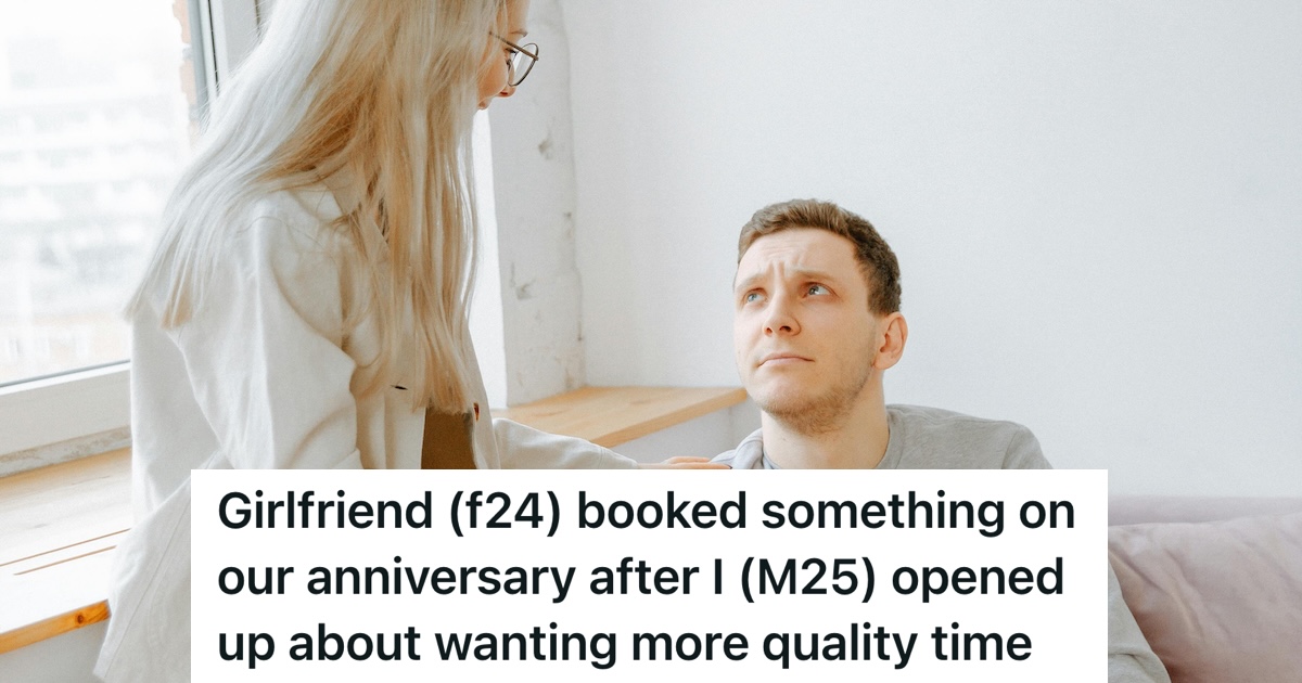 Man and woman talking on the couch