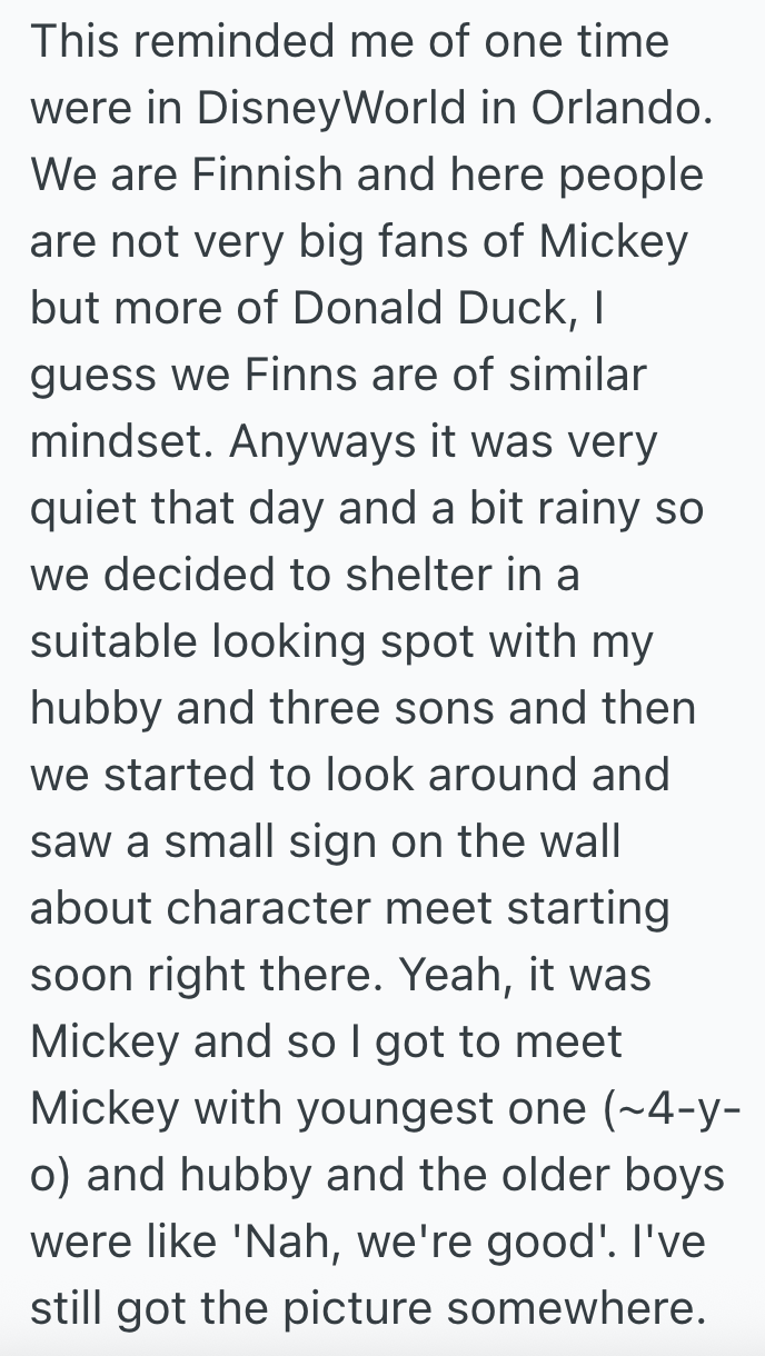 Screenshot 2025 10 14 at 4.23.27 PM Older Couple Visiting EPCOT Wears Outfits Inspired By Snow White And Grumpy, So A Mom Insists On Taking Their Picture With Her Daughters