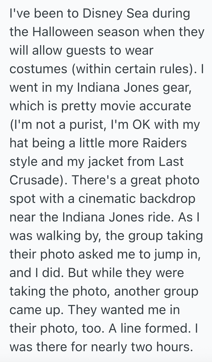 Screenshot 2025 10 14 at 4.24.02 PM Older Couple Visiting EPCOT Wears Outfits Inspired By Snow White And Grumpy, So A Mom Insists On Taking Their Picture With Her Daughters