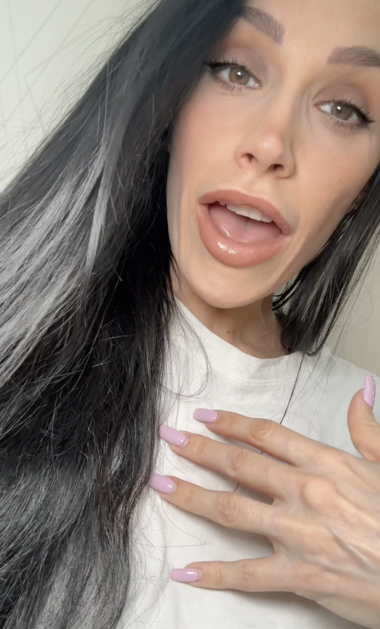 woman talking to tiktok viewers