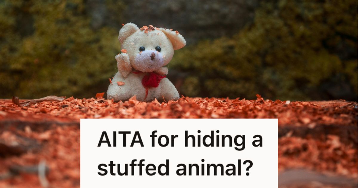 A teddy bear on leaves waving