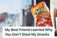 Man’s Roommate Kept Stealing His Favorite Snacks, So He Filled His Backpack With Cheeto Dust And Taught Him A Very Messy Lesson