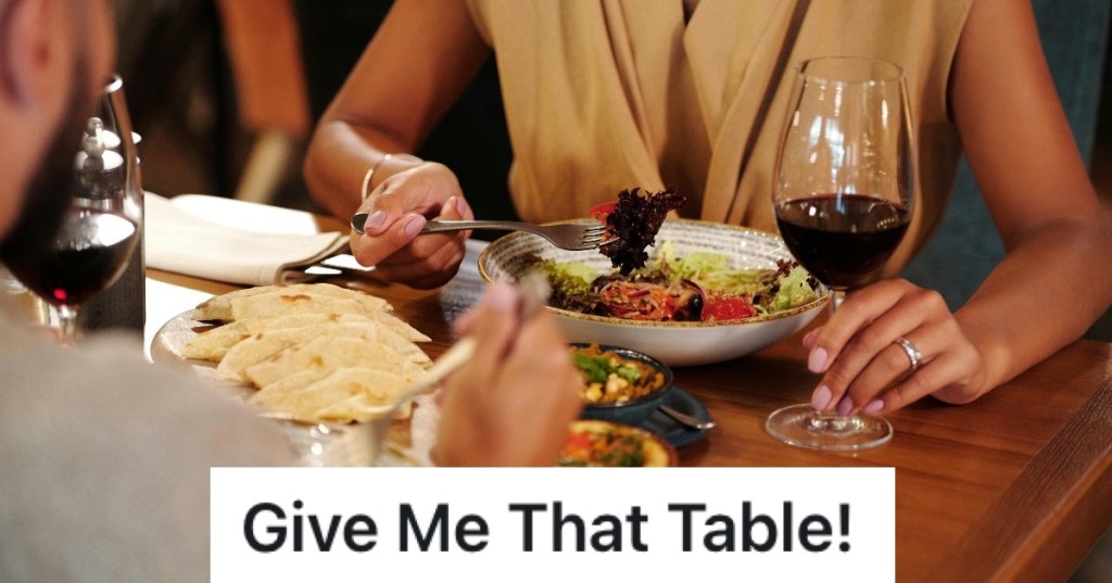 couple eating nice restaurant dinner