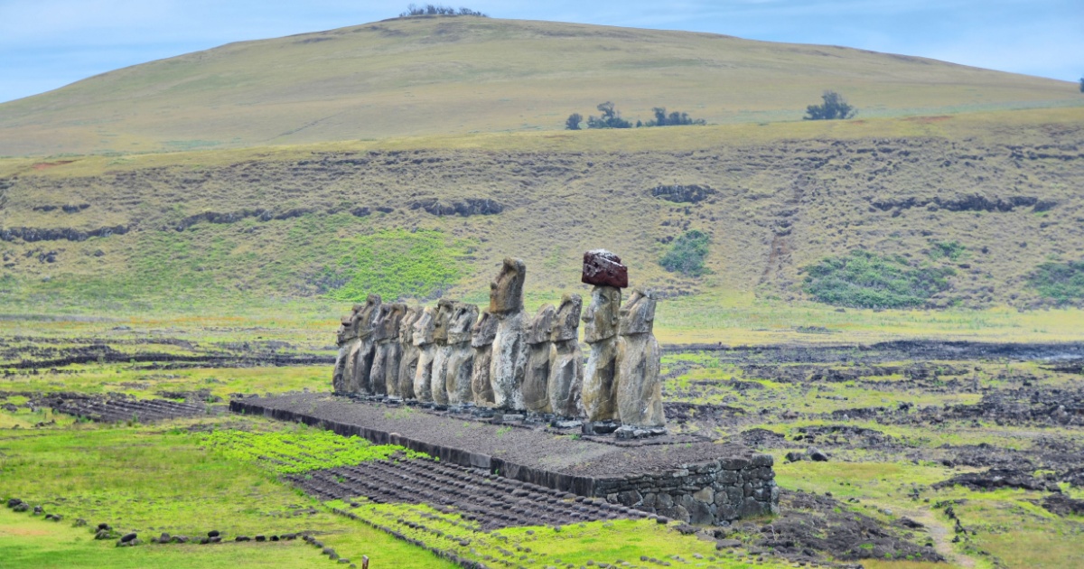 Moai statues