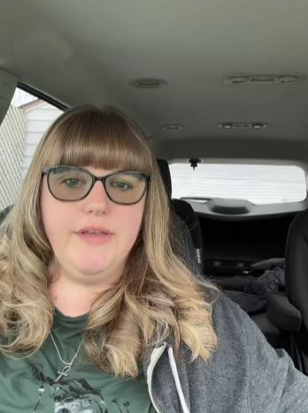 Woman talking about Geico