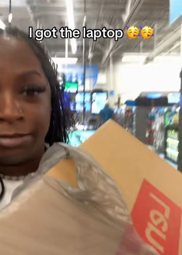 Woman shopping for a laption