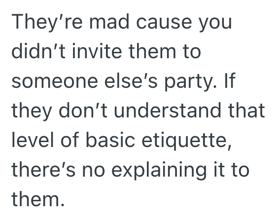 Screenshot 2025 11 04 at 10.27.56 PM Womans Cousins Are Upset That They Werent Invited To Her Moms Wedding, So She Blocked Them On Social Media