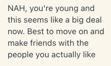 Screenshot 2025 11 06 at 1.10.12 PM Teenage Girl Wanted Everyone To Enjoy Their Halloween Candy Salad Together, But Her Friend’s Fear Of Being Judged Ruined The Fun