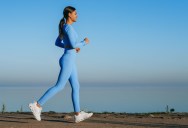 Looking To Get In Shape Without Having To Go To The Gym Or Buy Expensive Equipment? Try “Japanese Walking,” A Trend That Is Easy And Offers Impressive Benefits.