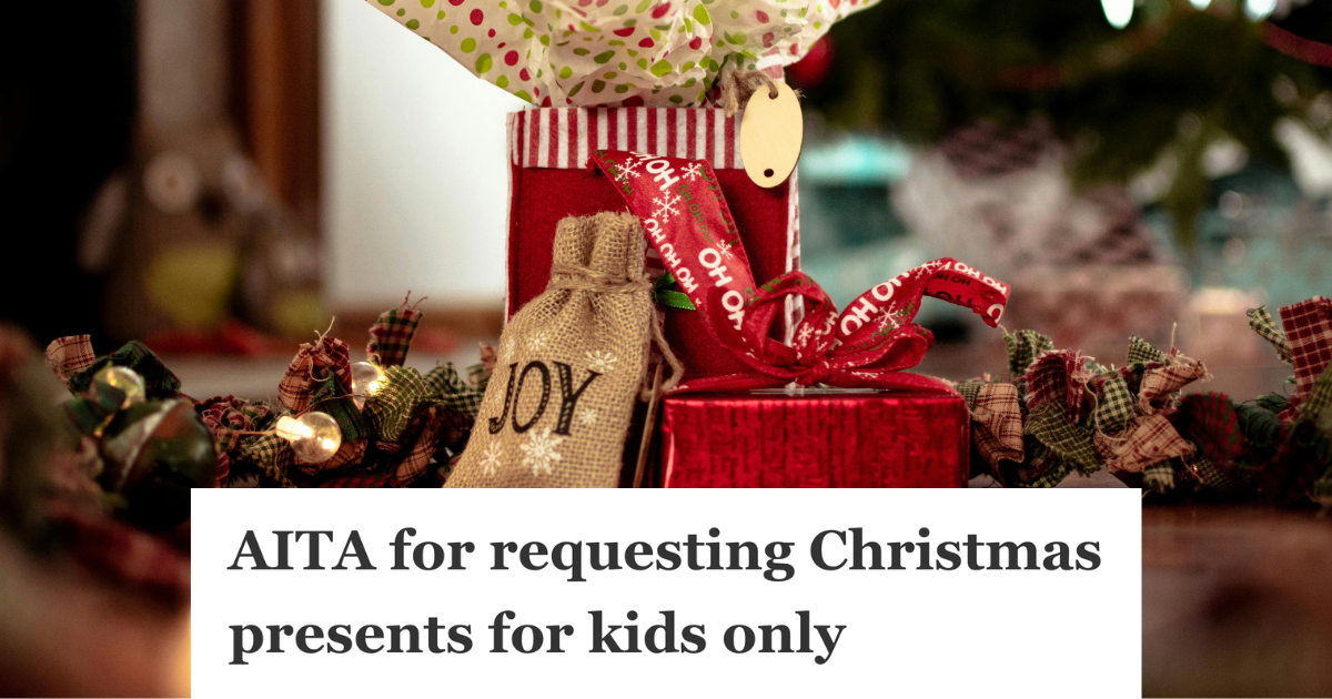 Family Member Tried To Stop The Endless Gift Card Trading, But Their Simple Suggestion Started A Big Debate About Holiday Traditions christmas gifts under the christmas