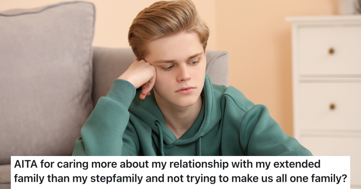 A Teenagers Dad And Stepmom Want Him To Be Close To His Stepsiblings, But Theyre Not And He Wont Force It boy sitting on the ground