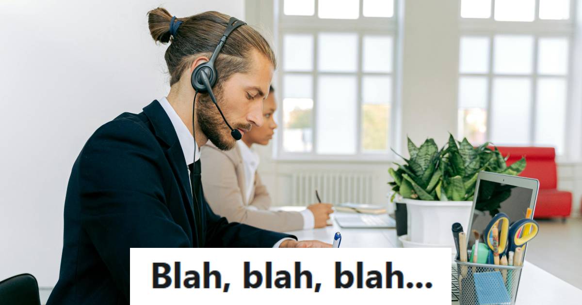 Tech support worker taking notes as the client reads the error message