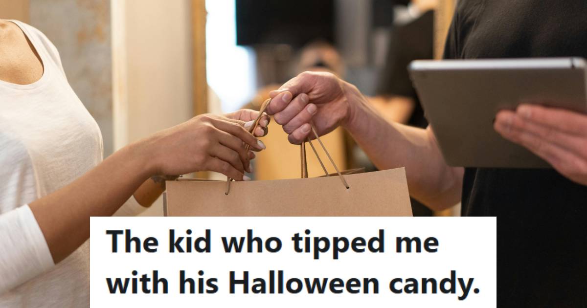 Family Doesn’t Have A Tip For The Pizza Guy, So Their Little Boy Brings His Halloween Candy Out And Tries To Help
