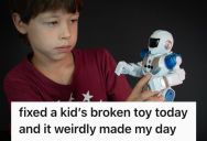Homeowner “Fixed” The Neighbor’s Kid’s Broken Robot Toy With Nothing But Tape And A Paperclip, And He Ended Up Becoming A Hero In The Kid’s Eyes