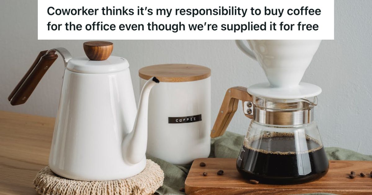 Coffee pot, container, and brewing machine