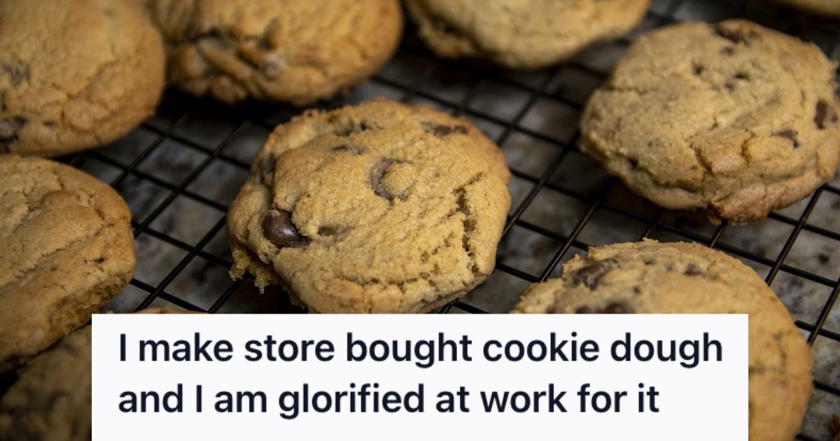 Delicious cookies in a tray