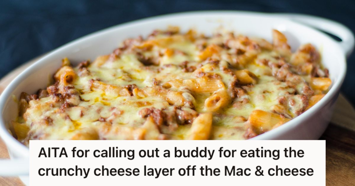 Man Had Dinner With His Friends During A Golf Trip And Ordered Food For Sharing, But He Called One Out After He Took The Entire Mac And Cheese Topping A bowl of delicious mac and cheese