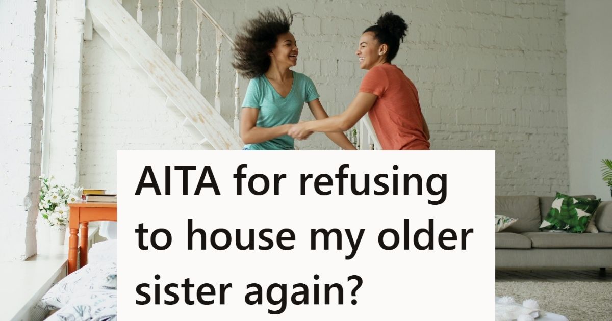 Sisters fighting in the house