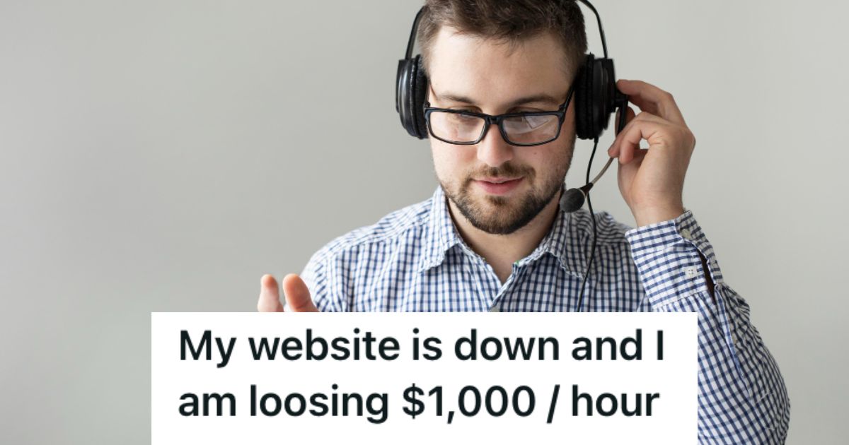 tech support employee wearing a headset and looking at a laptop