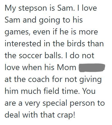 Comentario 1 113 Niños Una madre seguía gritándole al entrenador de fútbol que dejara a su hijo en el juego, pero cuando el entrenador lo hizo, el niño rápidamente se distrajo