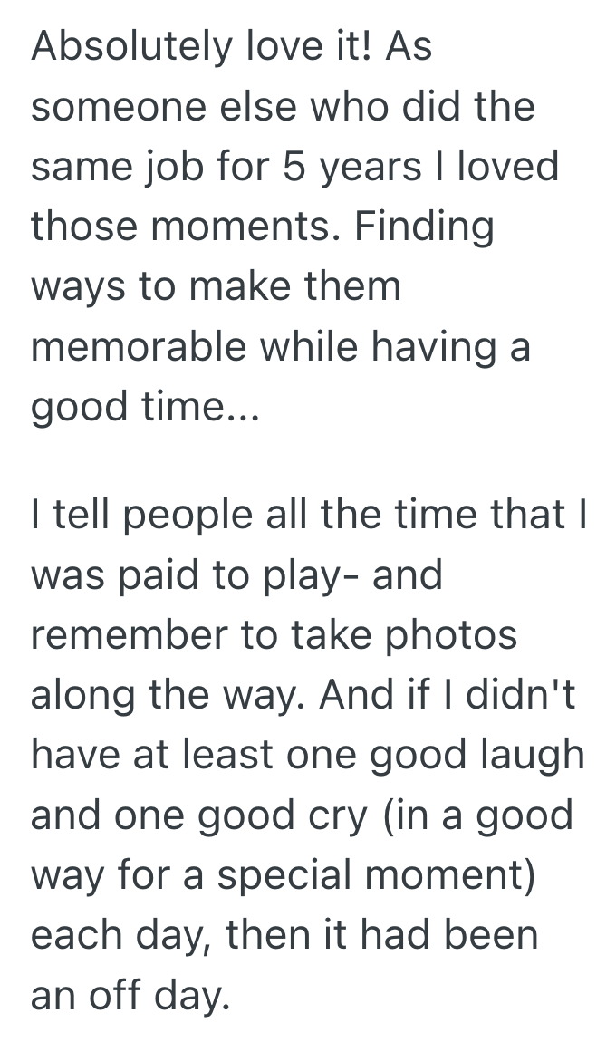 Screenshot 2026 02 08 at 11.46.28 AM Theme Park Photographer Teased His Mascot Boss, So The Boss “Punished” Him And Ruined A Familys Photo Op