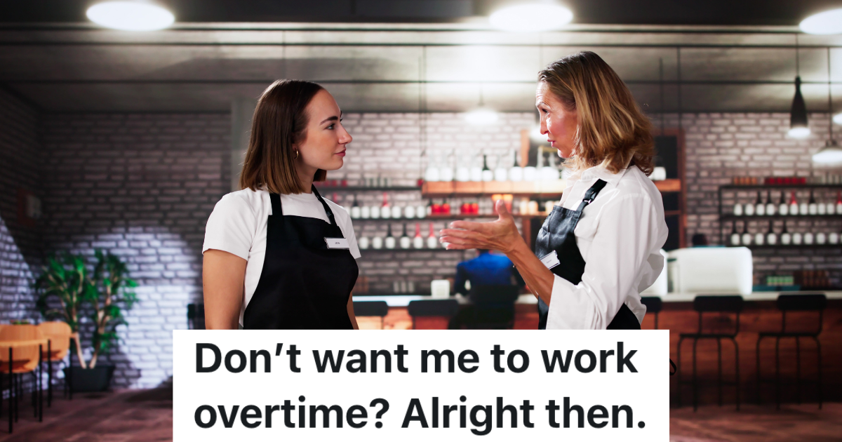 manager talking to employee at restaurant