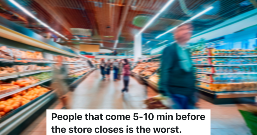 blurred image of customers rushing around a grocery store