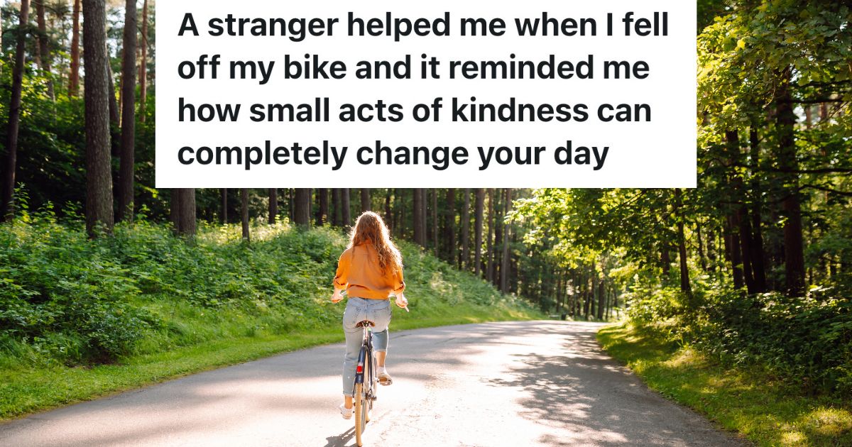 Cyclist Fell Off Her Bike, But A Stranger Rushed Over To Help Her Up And Make Sure She Was Okay