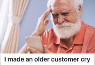 Employee Helped An Older Man Recover Photos From His Mobile Phone, And He Watched Him Break Down In Tears