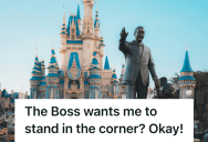 Theme Park Photographer Teased His Mascot Boss, So The Boss “Punished” Him And Ruined A Family’s Photo Op