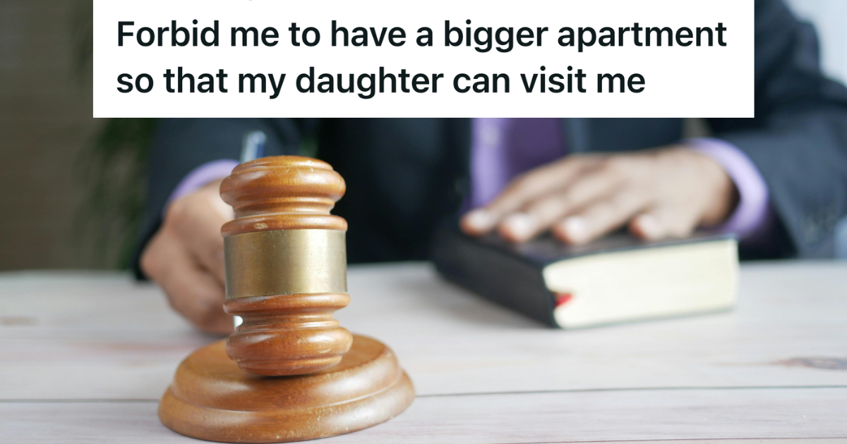 judge banging a gavel